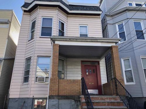 111 Oak St, Union City, NJ 07086-5609
