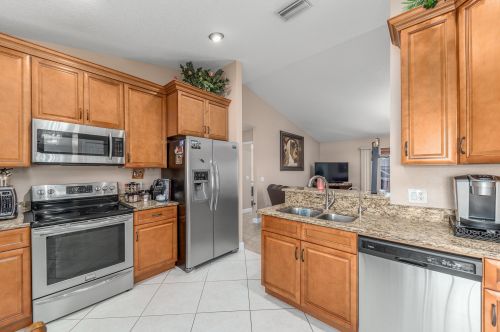 950 Connecticut Ter, Fort Pierce FL 34953-1514 exterior