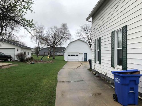 232 Williams St, Randolph, WI 53956-1260