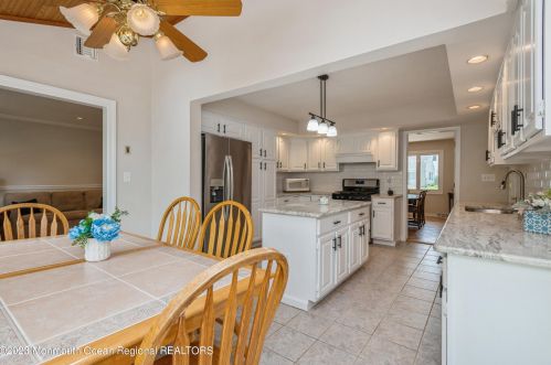 328 Main St, Middletown NJ  07748-5938 exterior