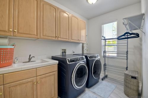 37550 Avenida Bravura, Temecula CA  92592-9054 exterior