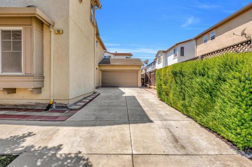 10 Amelia Ct, West Pittsburg, CA 94565-2769