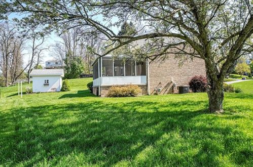 3101 Julie Dr, Library PA  15129-9448 exterior
