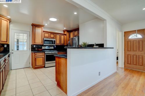 679 Valita Dr, San Leandro, CA 94577-6129
