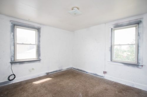 371 Lamarido St, Pittsburgh PA 15226-1330 exterior