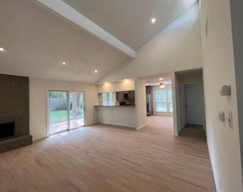 11905 Charing Cross Rd, Austin, TX 78759-3648