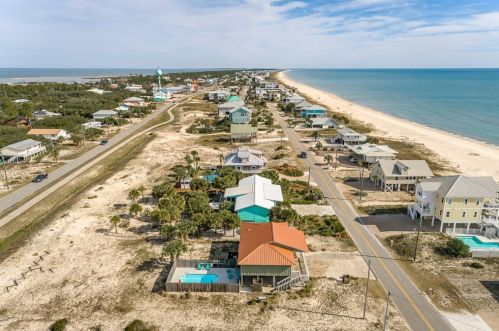 433 Gorrie Dr, Saint George Island FL  32328-3012 exterior