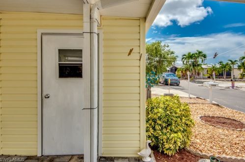 7196 Drum Dr, Saint James City FL  33956-2726 exterior