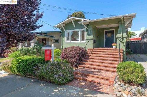 326 Clifton St, Oakland, CA 94618-1174