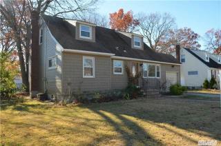 186 Hawthorne St, East Massapequa, NY 11758-3006