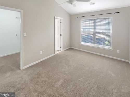 1268 Vintage Pl, Herndon VA  20194-1025 exterior