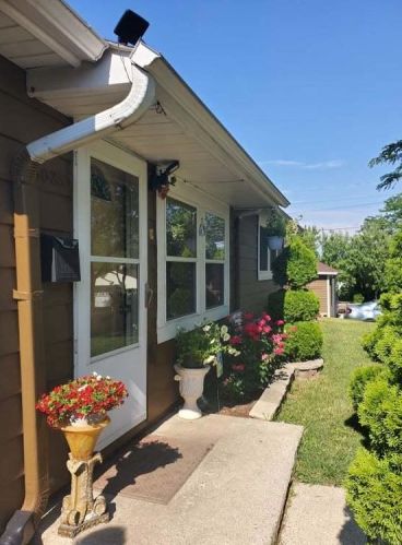 5028 Dakota St, Milwaukee, WI 53219-3341