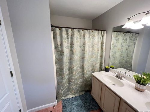 20 Dogwood Dr, Middletown NY 10940-1801 exterior