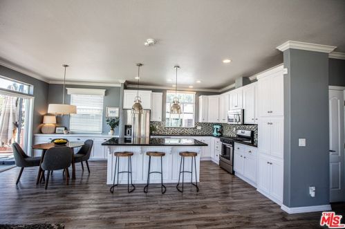 1302 Zuni Ln, Topanga CA  90290-4479 exterior