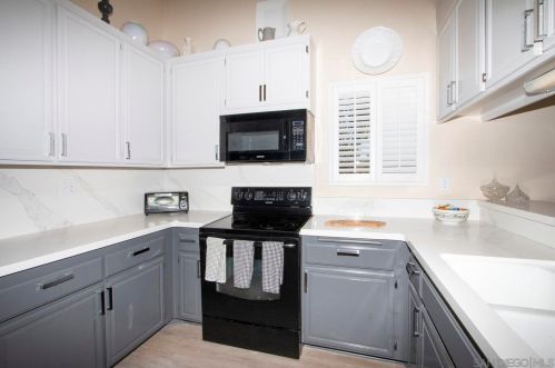 18076 Avenida Alozdra, San Diego CA 92128-1570 exterior