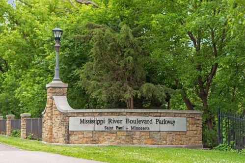 1071 Cleveland Ave, Saint Paul MN  55116-1891 exterior