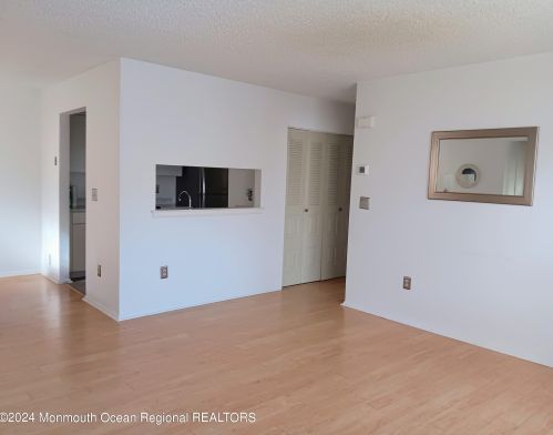 33 Azalea Cir, Jackson Twp NJ  08527-2555 exterior