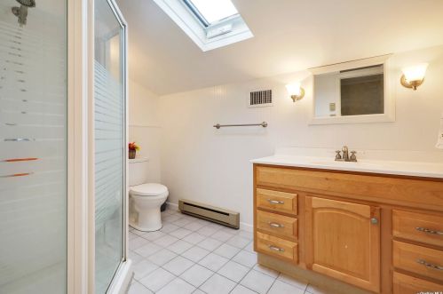 6 Hayuta Ct, Holtsville NY  11742-1206 exterior