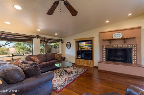 140 Montecello Ct, Tucson AZ exterior