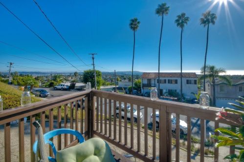 1552 Monmouth Dr, San Diego CA 92109-2247 exterior