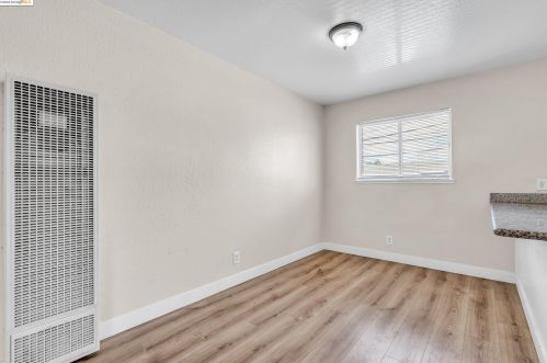 128 Catron Dr, Oakland, CA 94603-3526
