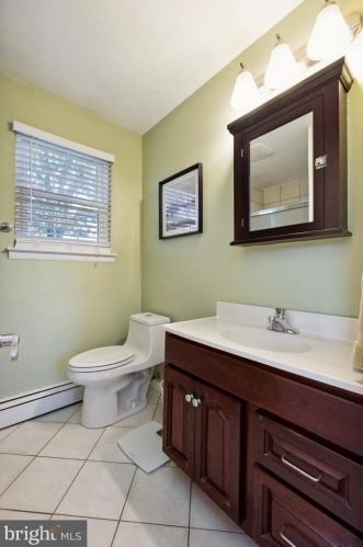 609 Crestwyck Dr, Norristown PA 19406-1574 exterior