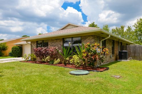 1167 Hogan St, Fort Pierce, FL 34983-2824