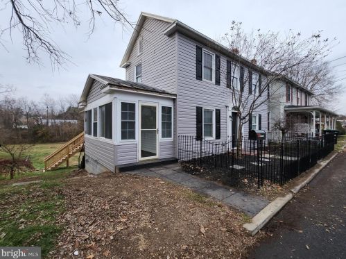 389 Massanutten St, Strasburg, VA 22657-2308