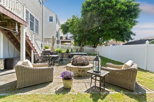 9 Murray Ln, Crotonville NY  10562-3300 exterior