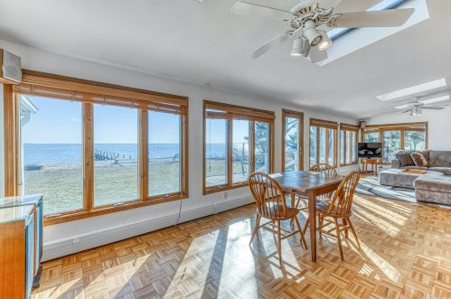 10 Seaview Ln, Center Moriches, NY 11934-3112