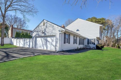324 Parkside Ave, Miller Place, NY 11764-3535