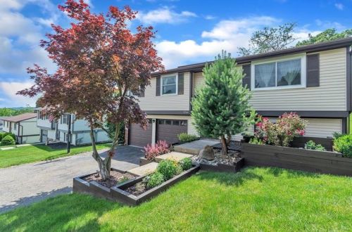 2766 Ravenwood Dr, Bridgeville, PA 15017-1620