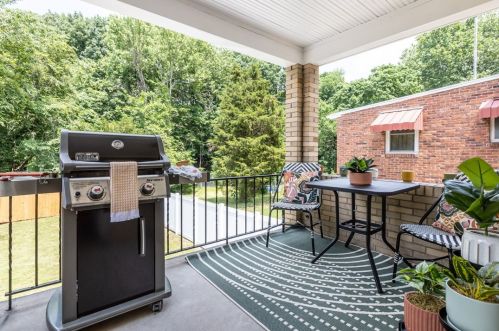 410 Maytide St, Pittsburgh PA  15227-1848 exterior