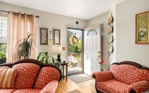 1727 Park Ave, New Hyde Park NY  11040-4057 exterior