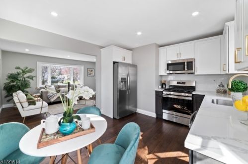 8 Mary Ln, Fanwood NJ  07023-1009 exterior