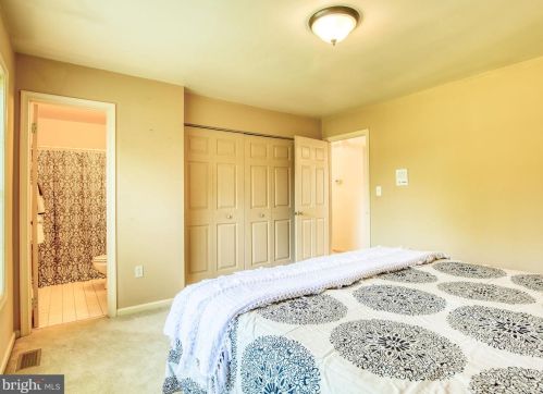 27 Cloverdale Pl, Charles Town WV  25414-4033 exterior