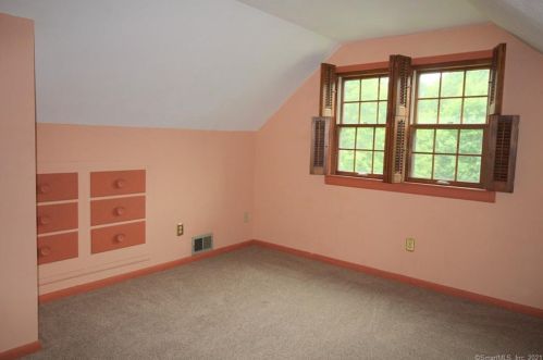 3 Dean Dr, Wallingford CT  06492-3215 exterior