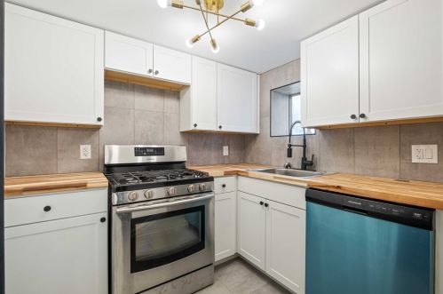 4001 Ctr Ave, Whitaker PA 15120-3417 exterior