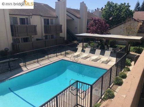 3701 Colonial Dr, Modesto CA  95356-1267 exterior