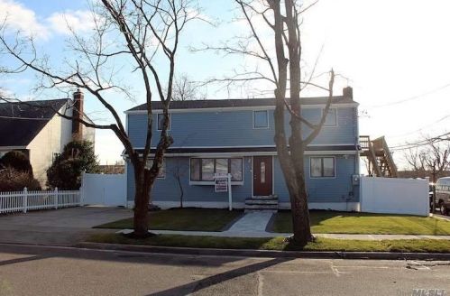 129 Thomas Ave, Bethpage, NY 11714-1710