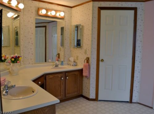 14 Caroline Dr, Belvidere NJ  07823-2849 exterior