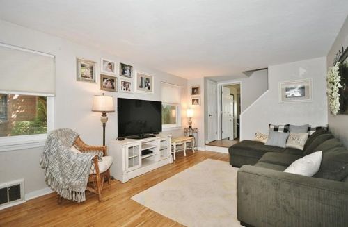 752 Allegheny River Blvd, Oakmont, PA 15139-1571