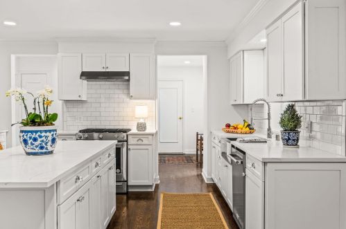 7705 Lake Dr, Milwaukee WI  53217-2910 exterior