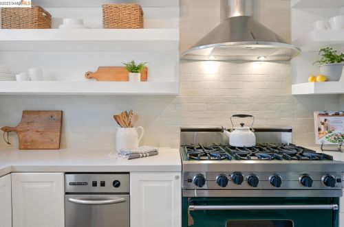 1230 Holman Rd, Oakland CA  94610-2541 exterior