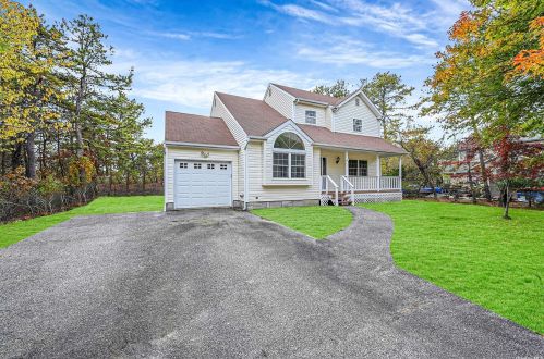 754 Hamilton Ave, West Hampton Beach, NY 11978-1035