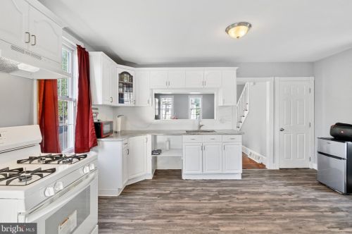 200 Delsea Dr, West Deptford NJ  08093-1221 exterior