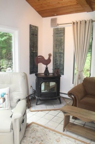 84 Columbine Dr, Bridgeport CT  06611-4601 exterior