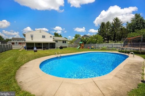 215 Harrison Ave, Beverly NJ  08010-2119 exterior