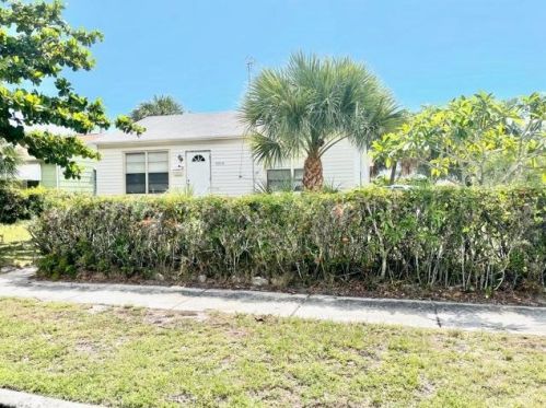6514 Garden Ave, West Palm Beach FL  33405-4214 exterior