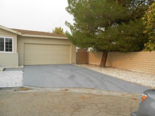 1853 Horizon Ln, Lancaster, CA 93535-5738